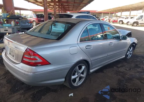 2005 Mercedes-Benz C 230 Kompressor Sport z USA, uszkodzony, nr VIN WDBRF40J05F630870